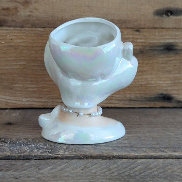 Vtg 4.25" Lefton Lady Head Vase Pearlescent White Dress and Hat Pearl Necklace - Picture 4 of 11